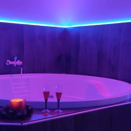 B&B L'Altro Anfiteatro Camera Suite Санта Мария Капуа Ветере Екстериор снимка