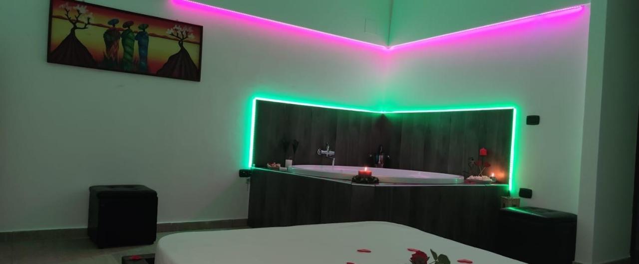 B&B L'Altro Anfiteatro Camera Suite Санта Мария Капуа Ветере Екстериор снимка