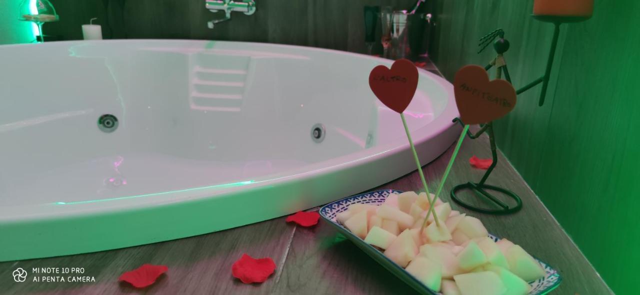 B&B L'Altro Anfiteatro Camera Suite Санта Мария Капуа Ветере Екстериор снимка